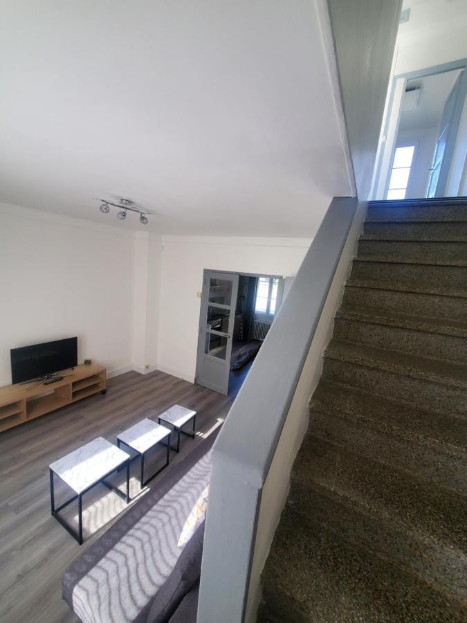 Maison Au Pied Du Chateau ชาโตว์ดอง ภายนอก รูปภาพ